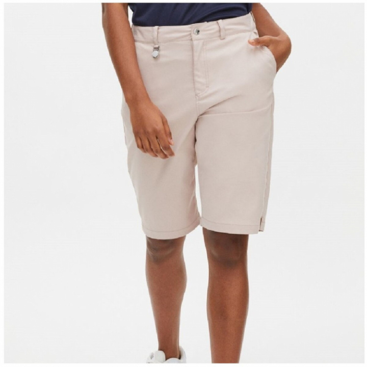 Röhnisch Shorts Cheer Bermuda Beige i gruppen Kläder / Damkläder / SHORTS / Röhnisch Shorts hos Dimbo Golf AB (0022401-S29136r)