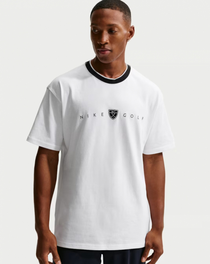 Nike T-Shirt Loose Fit Vit i gruppen Golfkläder / Herrkläder / Golfpiké hos Dimbo Golf AB (5050005-1004r)