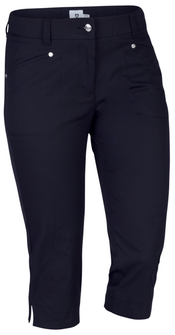 Daily Sports Capri Lyric 74 cm 001262 Marinblå i gruppen Kläder / Damkläder / CAPRIBYXOR / Daily Sports Capri hos Dimbo Golf AB (6020019-59036r)