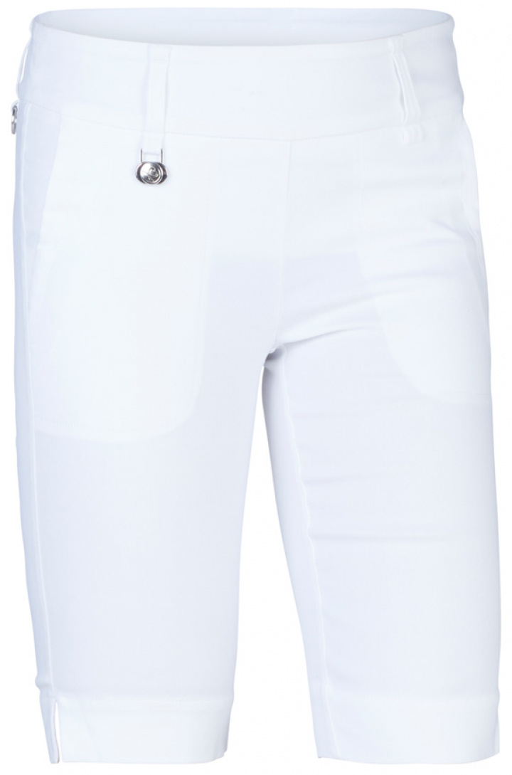 Daily Sports Shorts Magic City 56 cm 001269 Vit i gruppen Kläder / Damkläder / SHORTS hos Dimbo Golf AB (6022021-10034r)