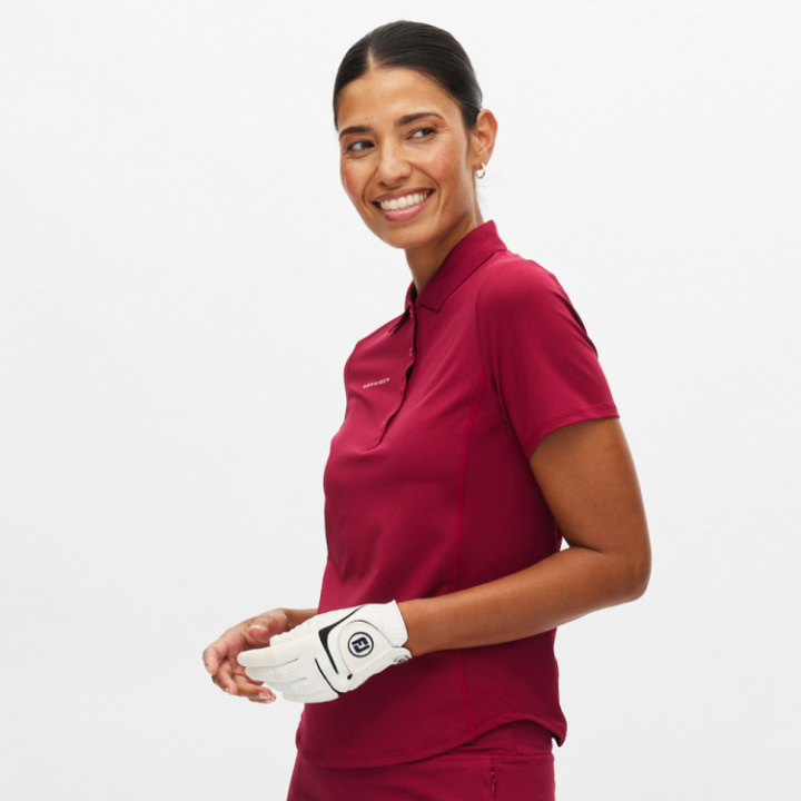 Röhnisch Kortärmad Piké Nicky Beet Red i gruppen Kläder / Damkläder / KORTÄRM hos Dimbo Golf AB (6724077-X0324r)