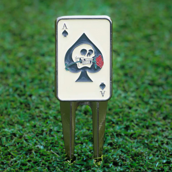 Skins Golf Greenlagare Ace of Spade i gruppen Tillbehör / Golftillbehör / Greenlagare hos Dimbo Golf AB (9981233-672437)